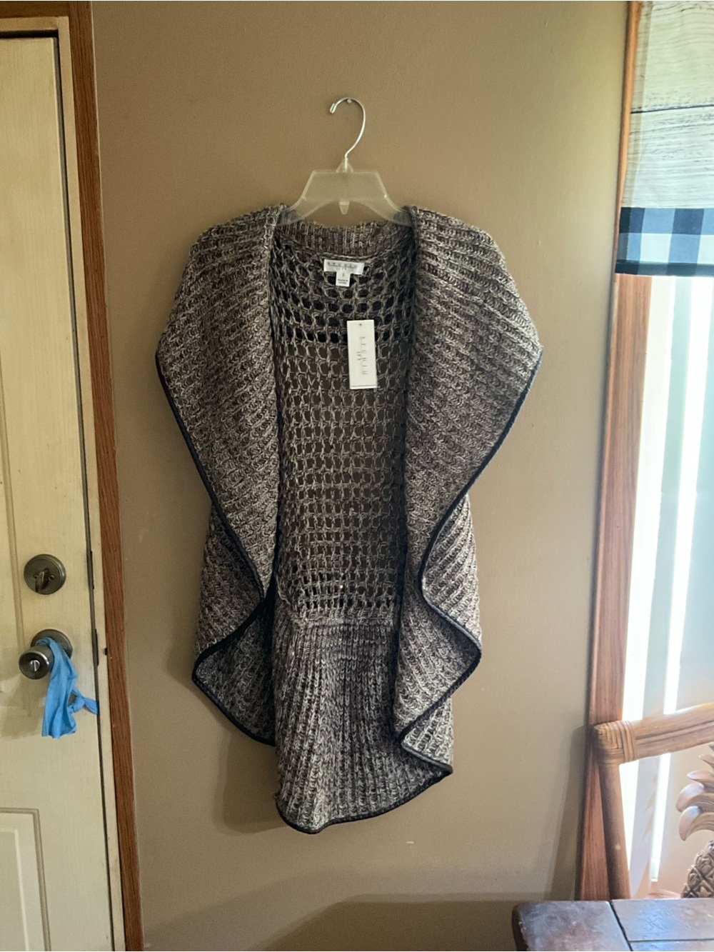 NWT Studio  by JPr size small sweater shrug